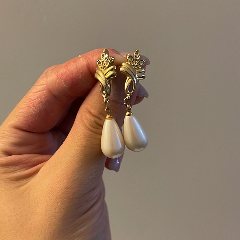Gold/Pearl Earrings